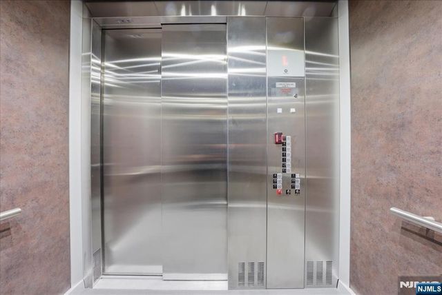 21 Lincoln 101, Newark, NJ 07102