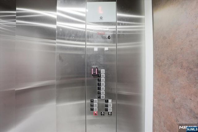 21 Lincoln 101, Newark, NJ 07102