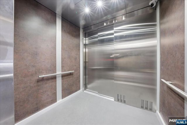 21 Lincoln 101, Newark, NJ 07102