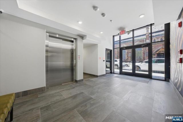 21 Lincoln 101, Newark, NJ 07102