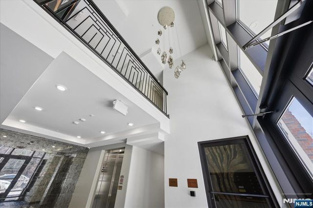 21 Lincoln 101, Newark, NJ 07102