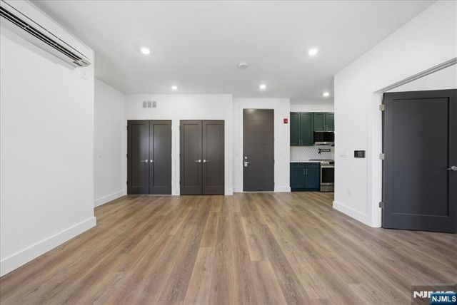 21 Lincoln 101, Newark, NJ 07102