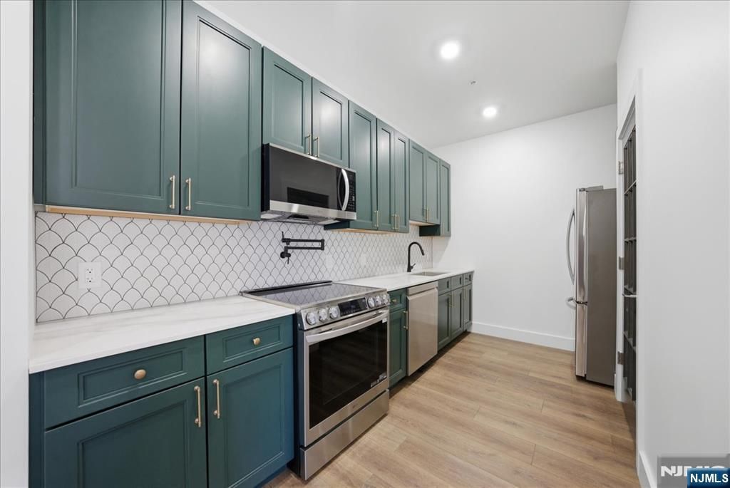 21 Lincoln 101, Newark, NJ 07102