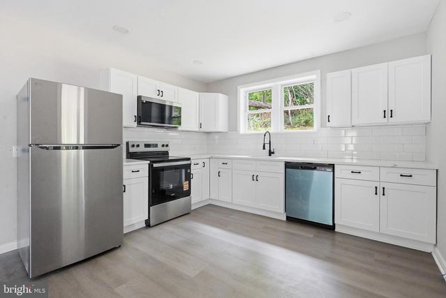 808 MAPLE LN, Aston, PA 19014