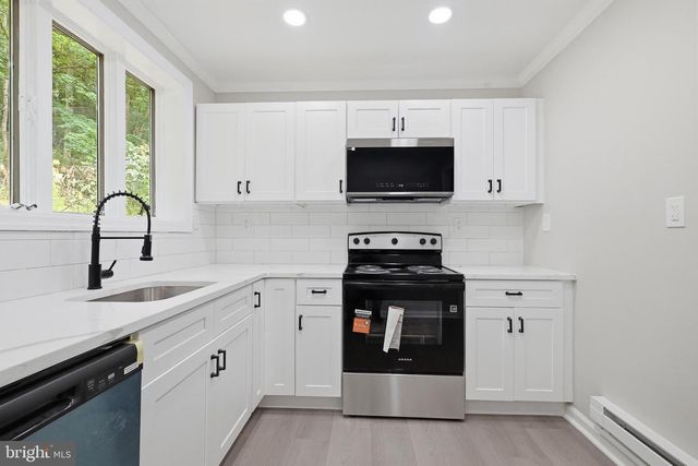 808 MAPLE LN, Aston, PA 19014