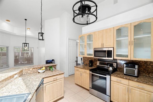 6702 JOSIE DRIVE, Seffner, FL 33584