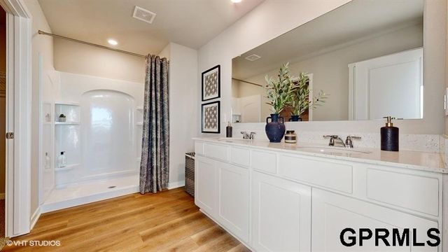 10615 Bearcreek Drive, Papillion, NE 68046