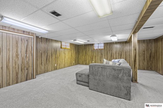 758 N 74th Avenue, Omaha, NE 68114