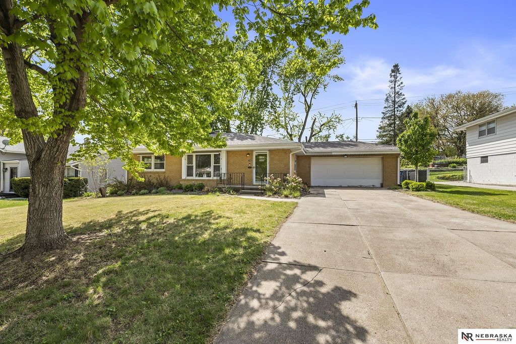 758 N 74th Avenue, Omaha, NE 68114