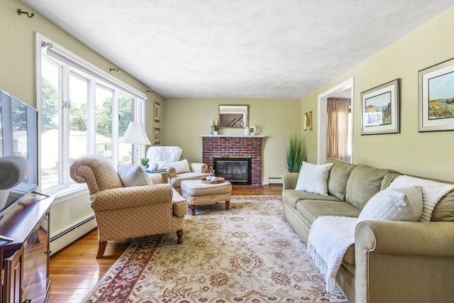 41 Sunset Hill Rd, Boston, MA 02132