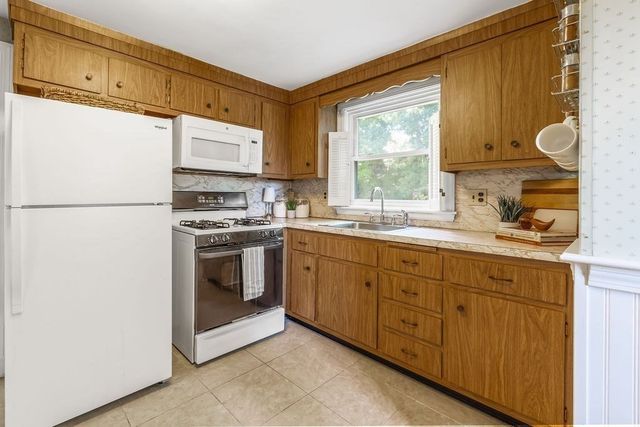41 Sunset Hill Rd, Boston, MA 02132