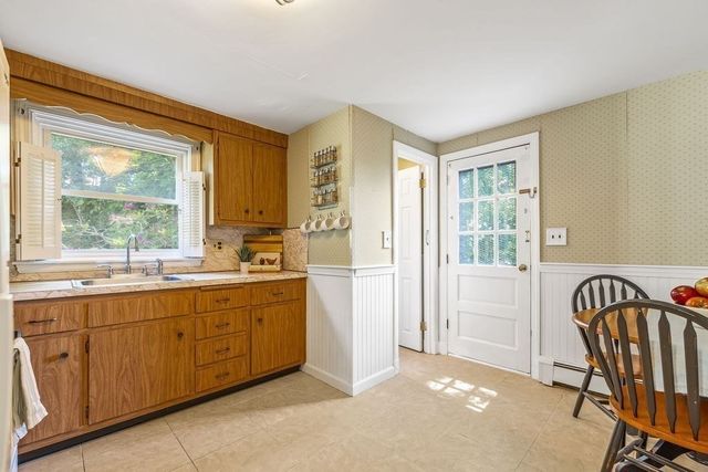 41 Sunset Hill Rd, Boston, MA 02132