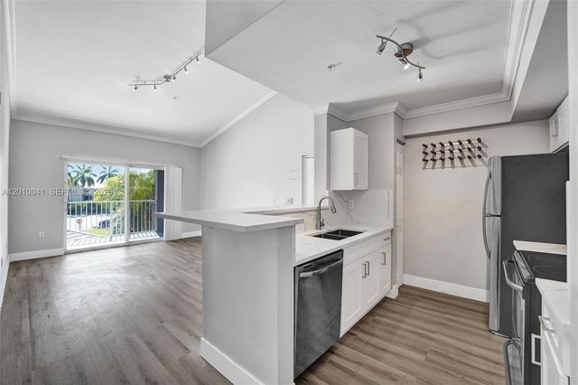 631 SW 111th Lane 306, Pembroke Pines, FL 33025