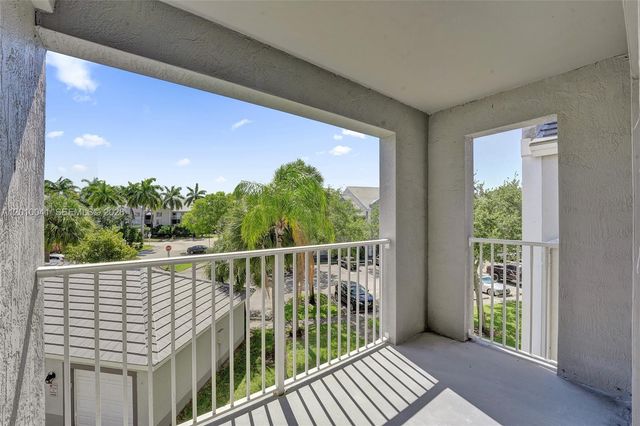 631 SW 111th Lane 306, Pembroke Pines, FL 33025