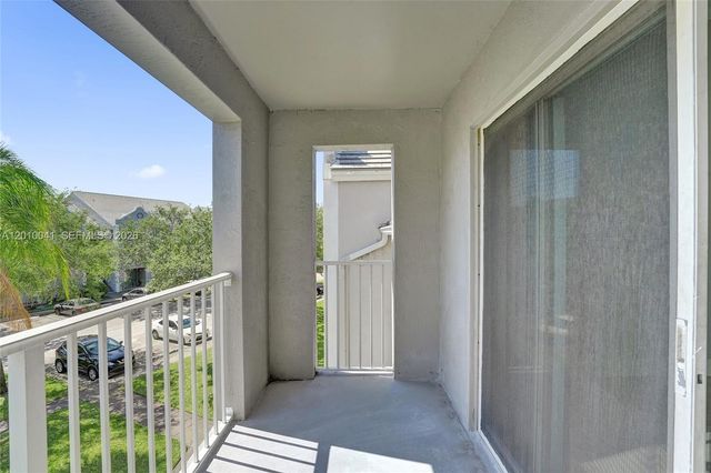 631 SW 111th Lane 306, Pembroke Pines, FL 33025