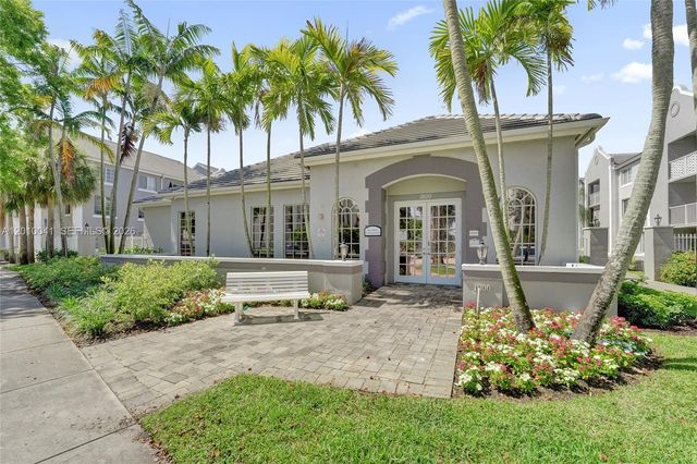 631 SW 111th Lane 306, Pembroke Pines, FL 33025