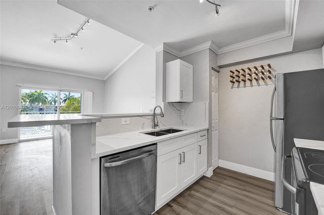 631 SW 111th Lane 306, Pembroke Pines, FL 33025