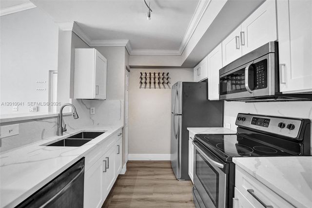 631 SW 111th Lane 306, Pembroke Pines, FL 33025