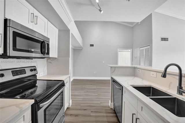 631 SW 111th Lane 306, Pembroke Pines, FL 33025