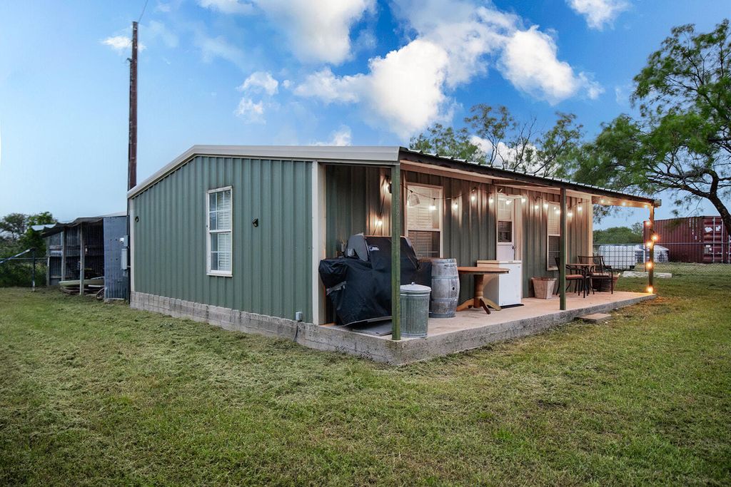 Image 5 of property listing at 9701 County Road 201, Brownwood, TX 76801