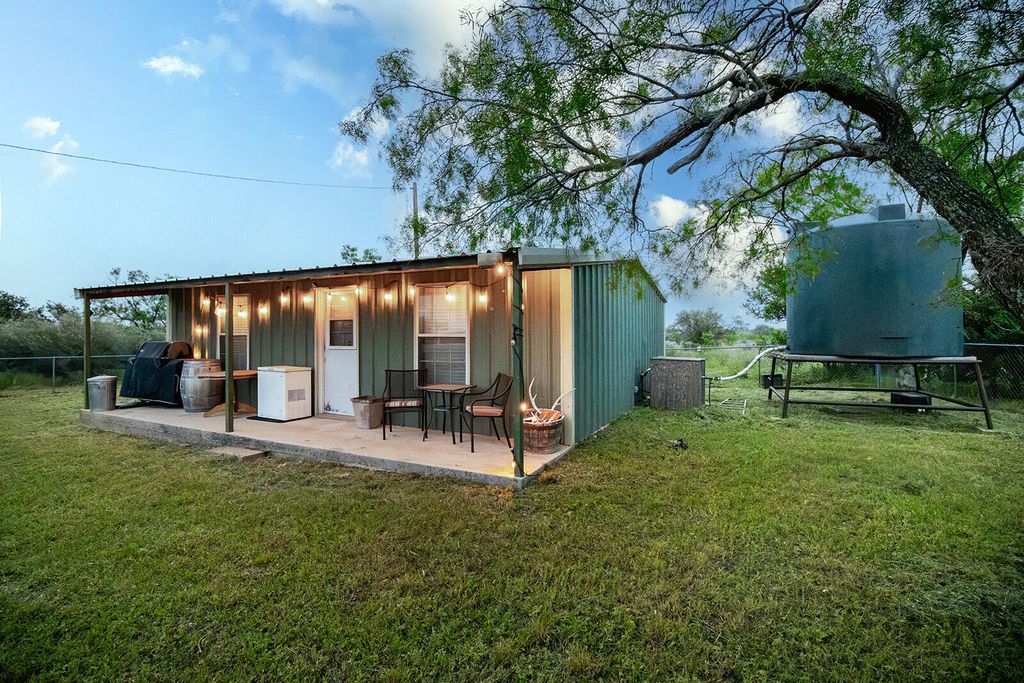 Image 6 of property listing at 9701 County Road 201, Brownwood, TX 76801