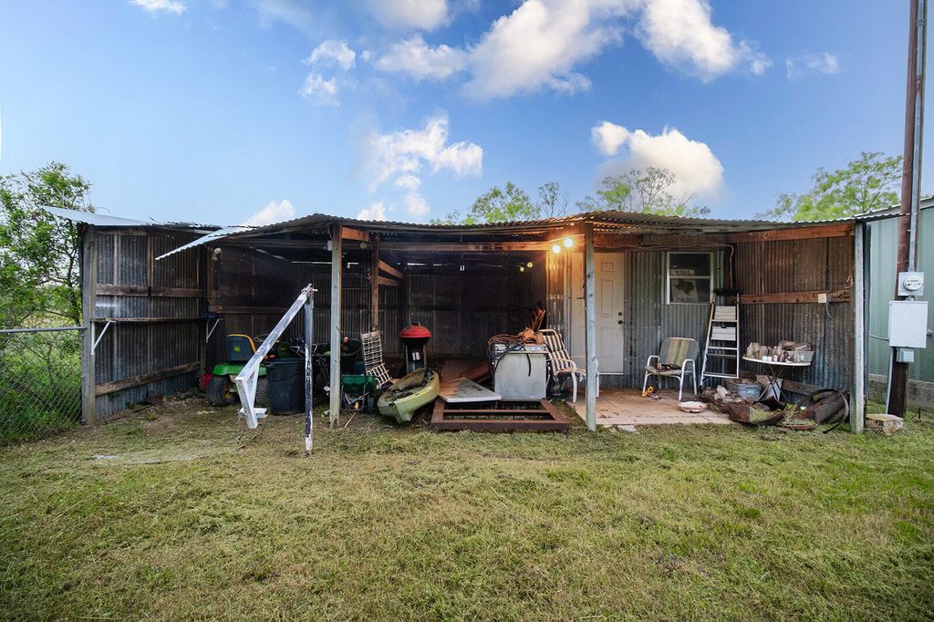 Image 8 of property listing at 9701 County Road 201, Brownwood, TX 76801