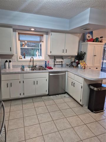 151 Hunters Ridge, St Charles, MO 63301