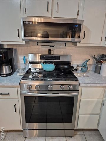 151 Hunters Ridge, St Charles, MO 63301