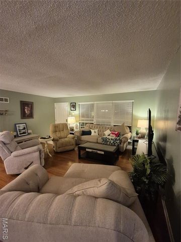 151 Hunters Ridge, St Charles, MO 63301