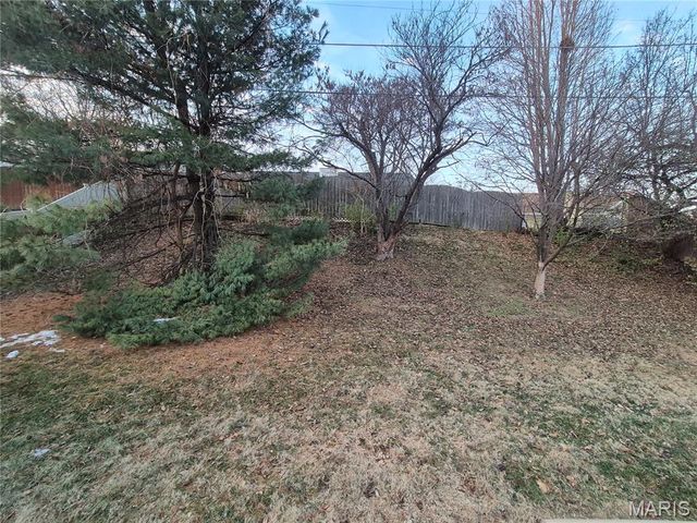 151 Hunters Ridge, St Charles, MO 63301