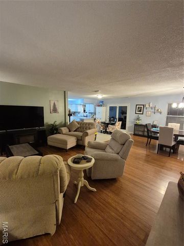 151 Hunters Ridge, St Charles, MO 63301