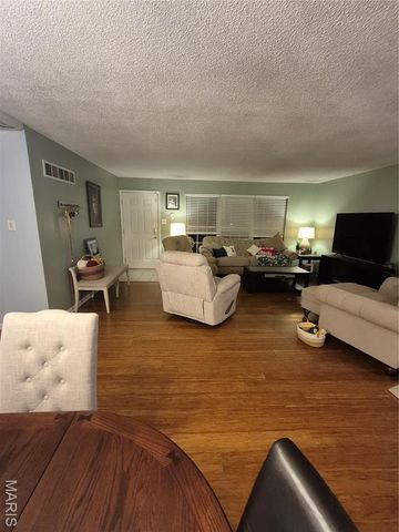 151 Hunters Ridge, St Charles, MO 63301