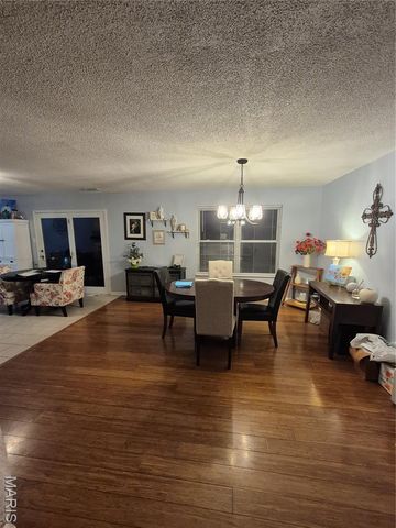 151 Hunters Ridge, St Charles, MO 63301