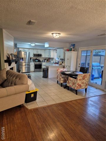 151 Hunters Ridge, St Charles, MO 63301