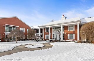 19710 W 13 Mile Road, Beverly Hills, MI 48025