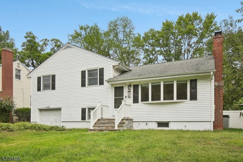 40 Charles St, Livingston Twp., NJ 07039