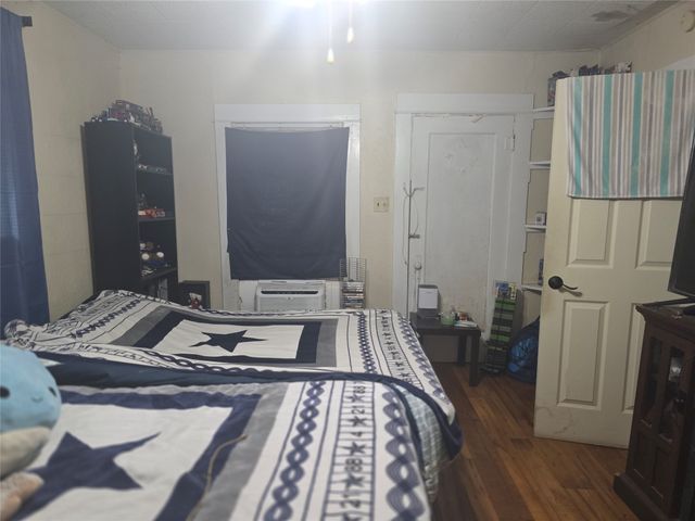 305 S Wood Street, Cleburne, TX 76033