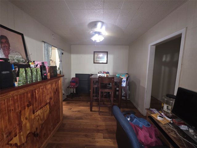 305 S Wood Street, Cleburne, TX 76033