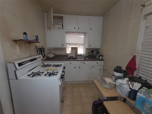 305 S Wood Street, Cleburne, TX 76033