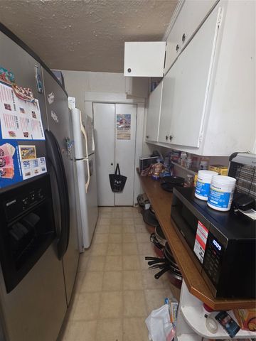 305 S Wood Street, Cleburne, TX 76033