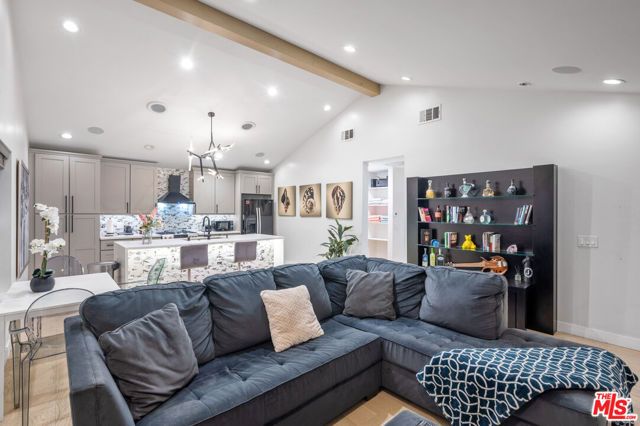 1747 W 30th Street, Los Angeles, CA 90018