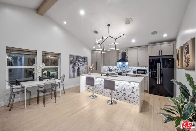 1747 W 30th Street, Los Angeles, CA 90018