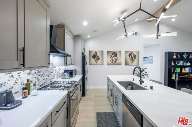 1747 W 30th Street, Los Angeles, CA 90018