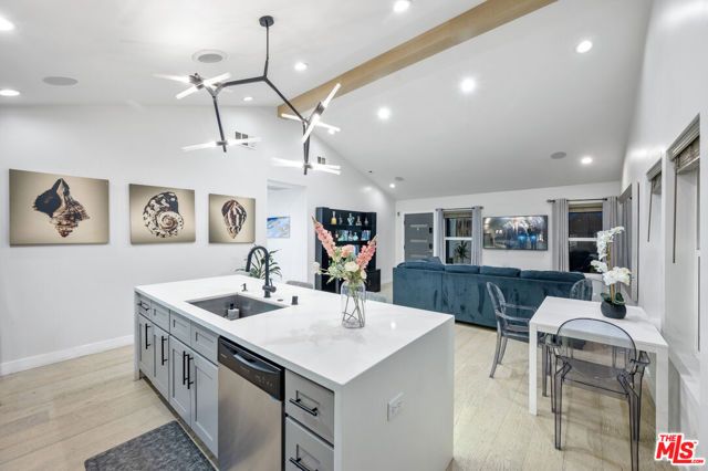 1747 W 30th Street, Los Angeles, CA 90018