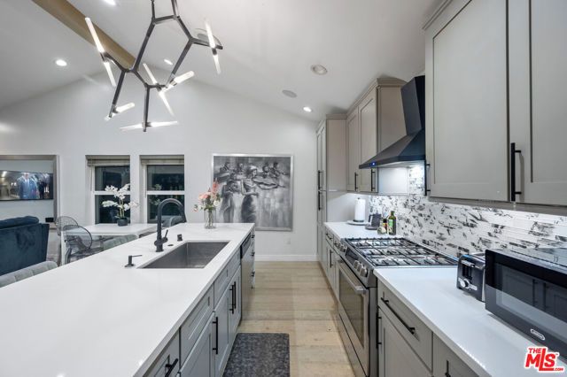 1747 W 30th Street, Los Angeles, CA 90018