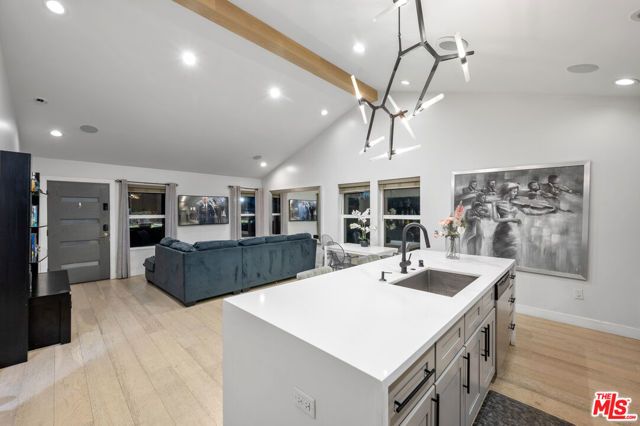 1747 W 30th Street, Los Angeles, CA 90018