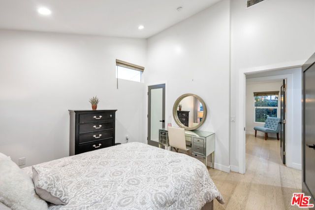 1747 W 30th Street, Los Angeles, CA 90018