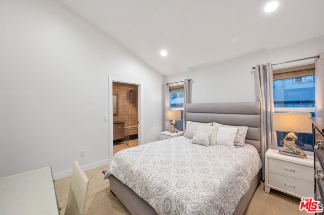 1747 W 30th Street, Los Angeles, CA 90018