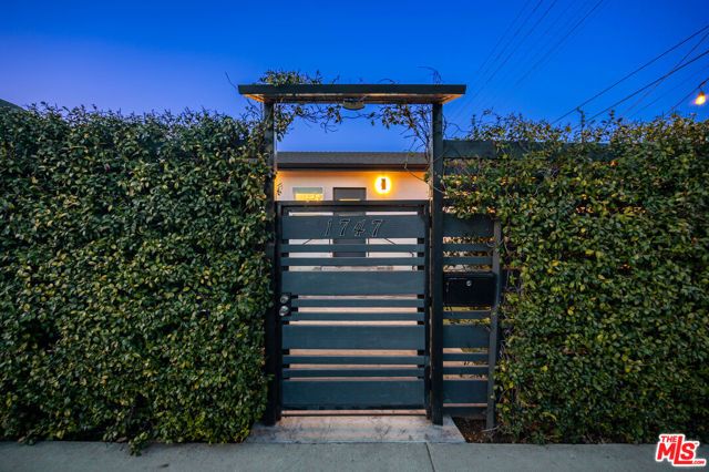 1747 W 30th Street, Los Angeles, CA 90018