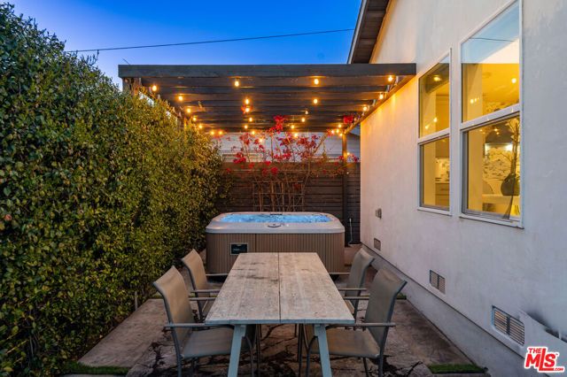 1747 W 30th Street, Los Angeles, CA 90018